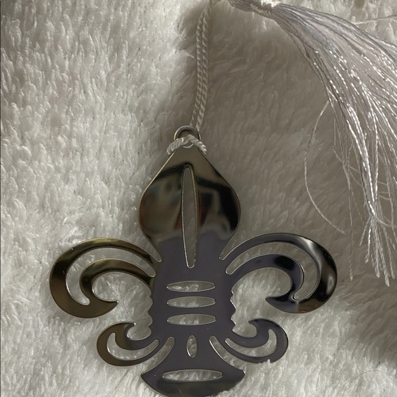 BOGO Set of 4 Metal Alloy Cut Outs Angel, Snowflake, Cardinal, Chevron w/Tassel - Picture 8 of 9